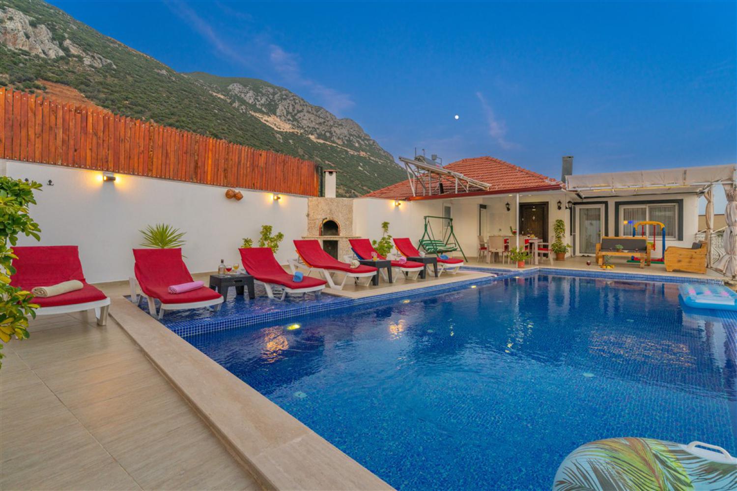 Villa Sarnıç Kördere | Deniz Manzaralı Muhafazakar Villa