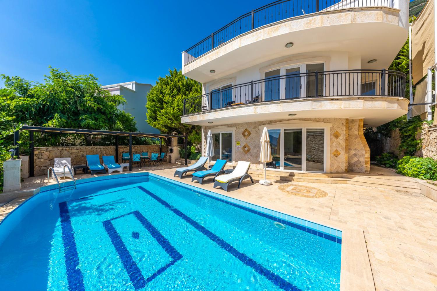 Villa Sarnıç, Kalkan'da (6) Kişilik Muhteşem Deniz Manzaralı Kiralık Villa