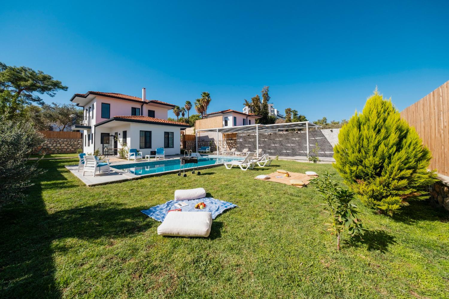 Villa Sazak Duo Patara' da yer alan 2 yatak odalı, muhafazakar balayı villası