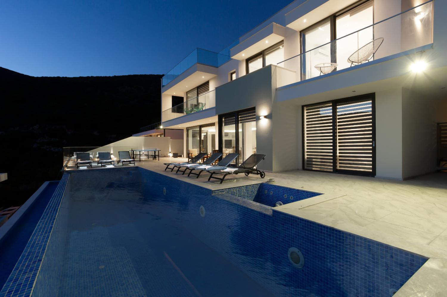 Villa Seascape (8) Kişilik Çocuk Havuzlu Geniş Aile Villası