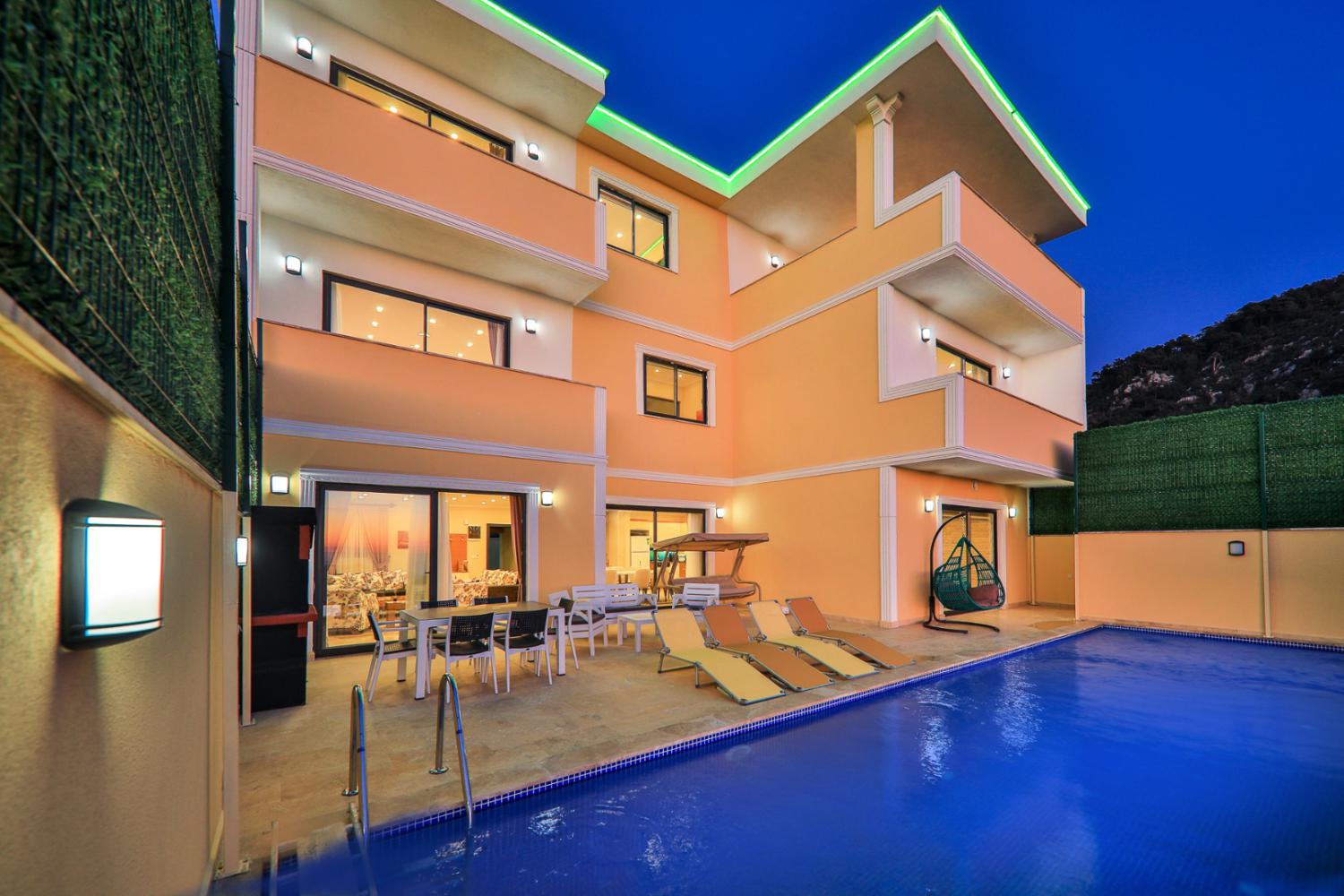 Villa Sedir 1, Kalkan'da (10) Kişilik Muhafazakar Kiralık Geniş Aile ve Arkadaş Villası