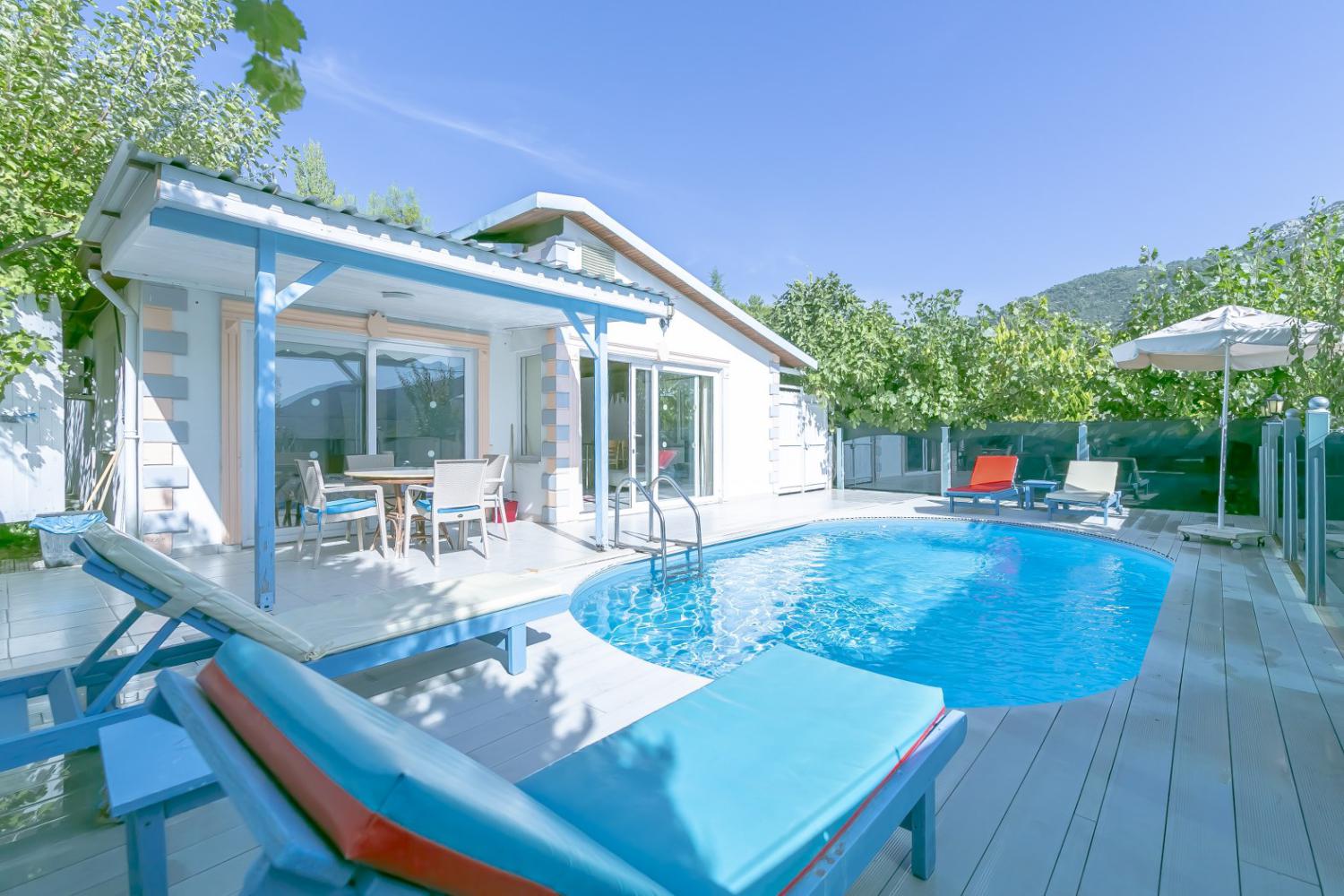 Villa Selçuklu (4) Kişilik Muhafazakar Kiralık Aile ve Balayı Villası