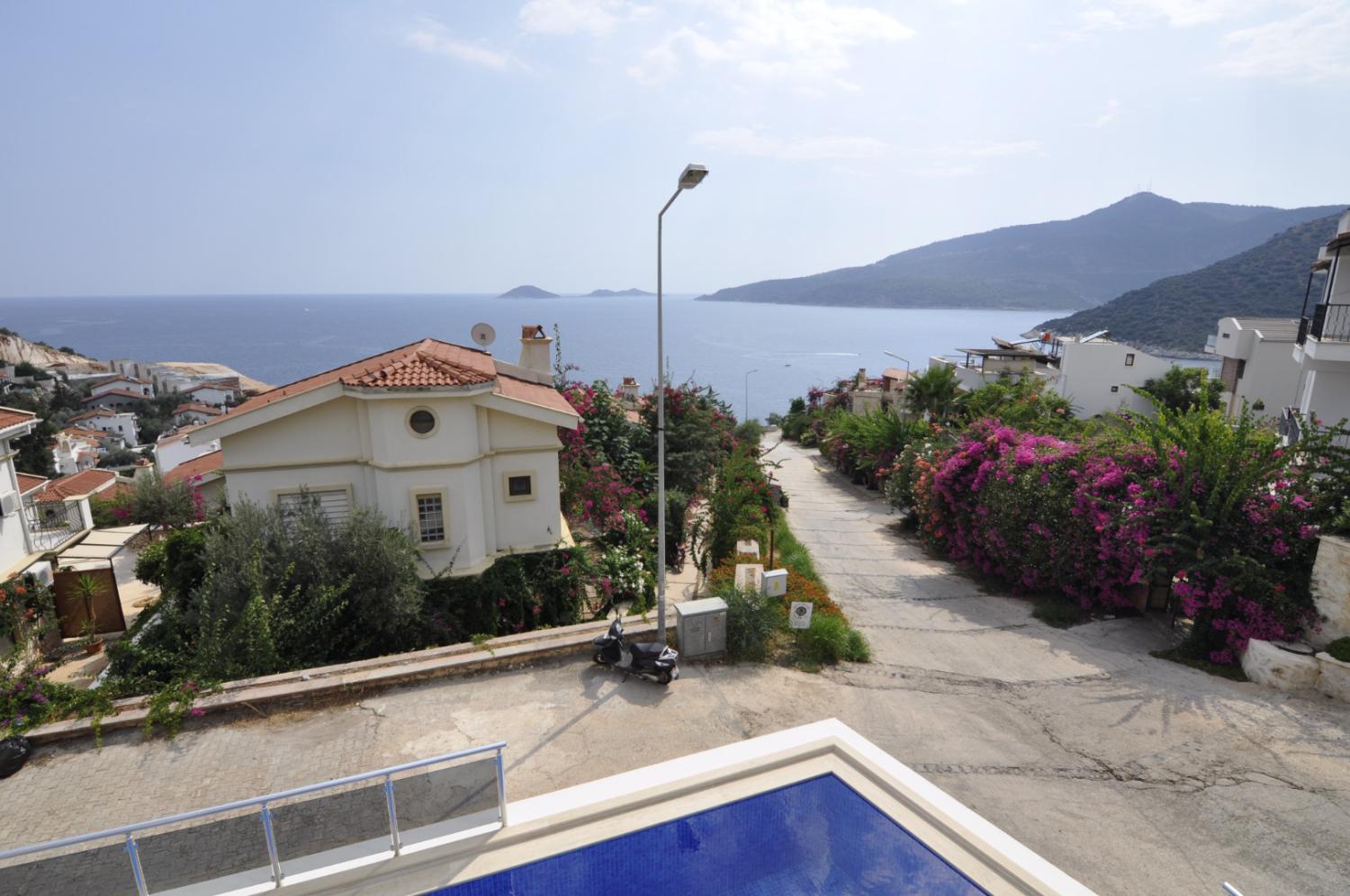 Villa Selin (6) Kişilik Lüx, Denize Yakın, Jakuzili Geniş Aile Villası