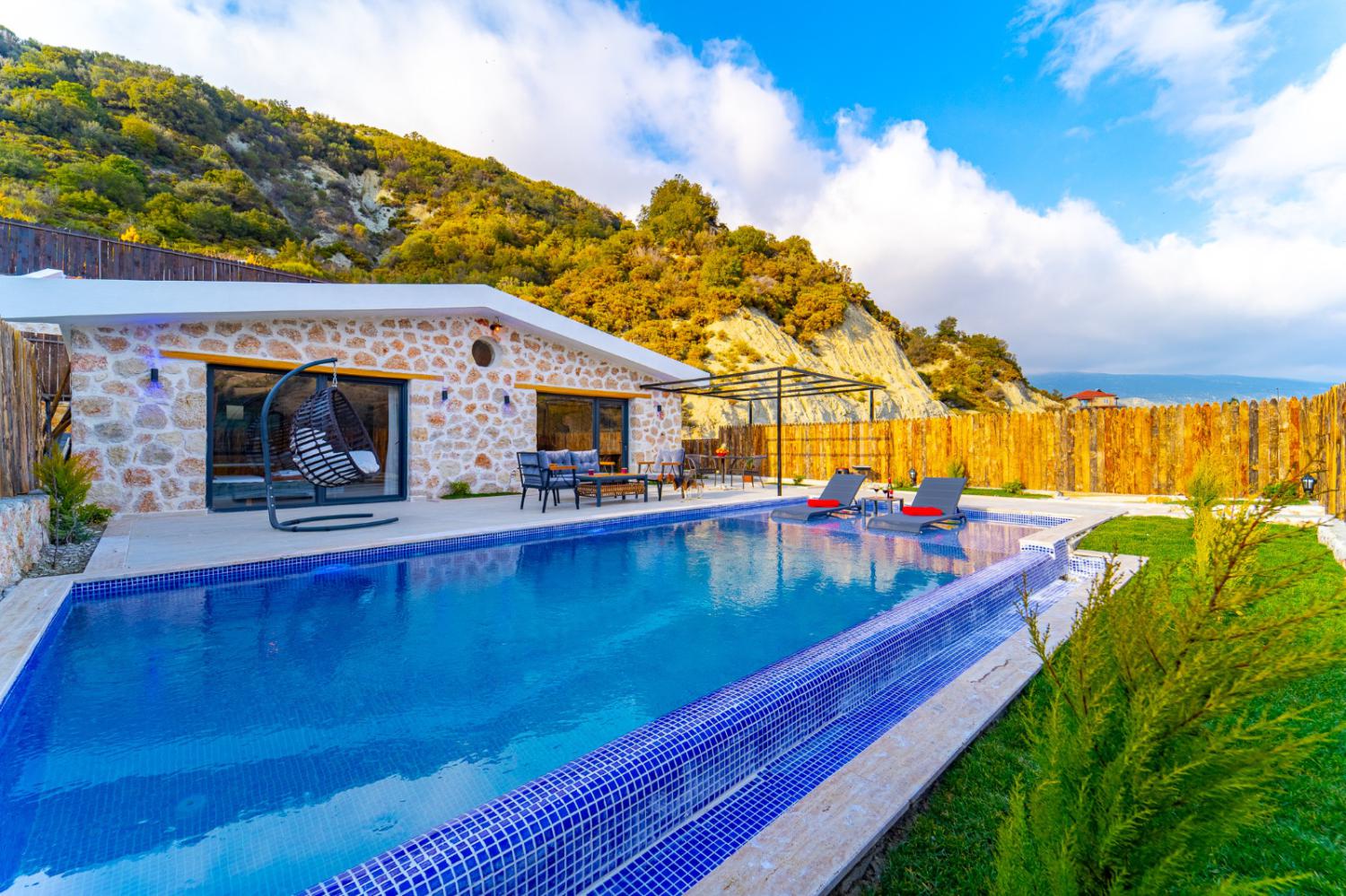 Villa Medis 4; Kalkan Sarıbelen' de 1 yatak odalı 2 kişilik kiralık balayı villası