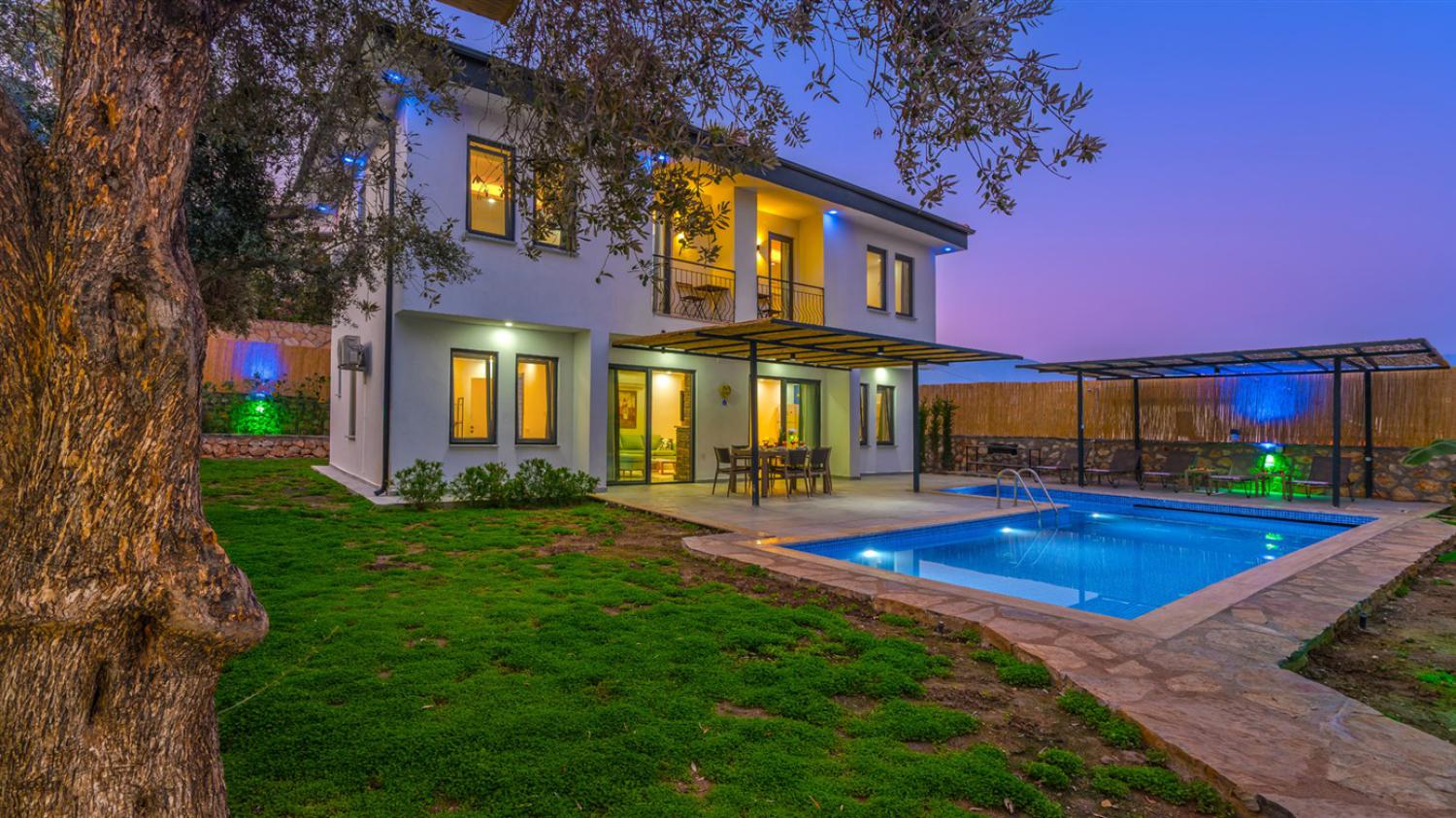 Villa Sezar Patara, Kalkan Patara bölgesinde bulunan 3 yatak odalı, 6 kişilik kiralık villa