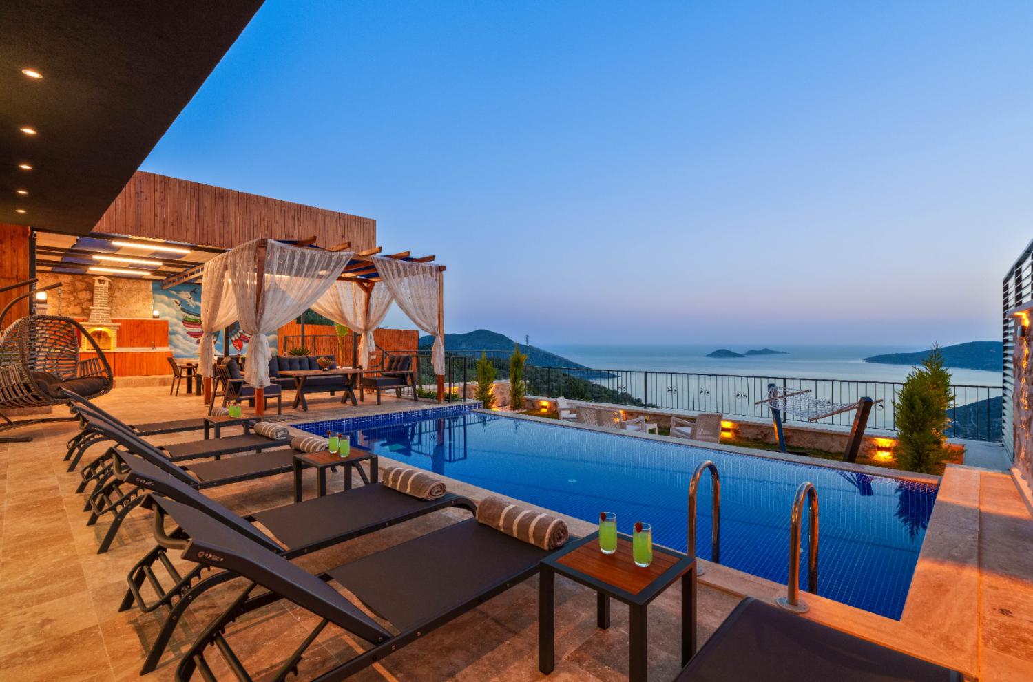 Villa Sılam, Kalkan'da (7) Kişilik Merkeze Yakın Deniz Manzaralı Kiralık Villa.