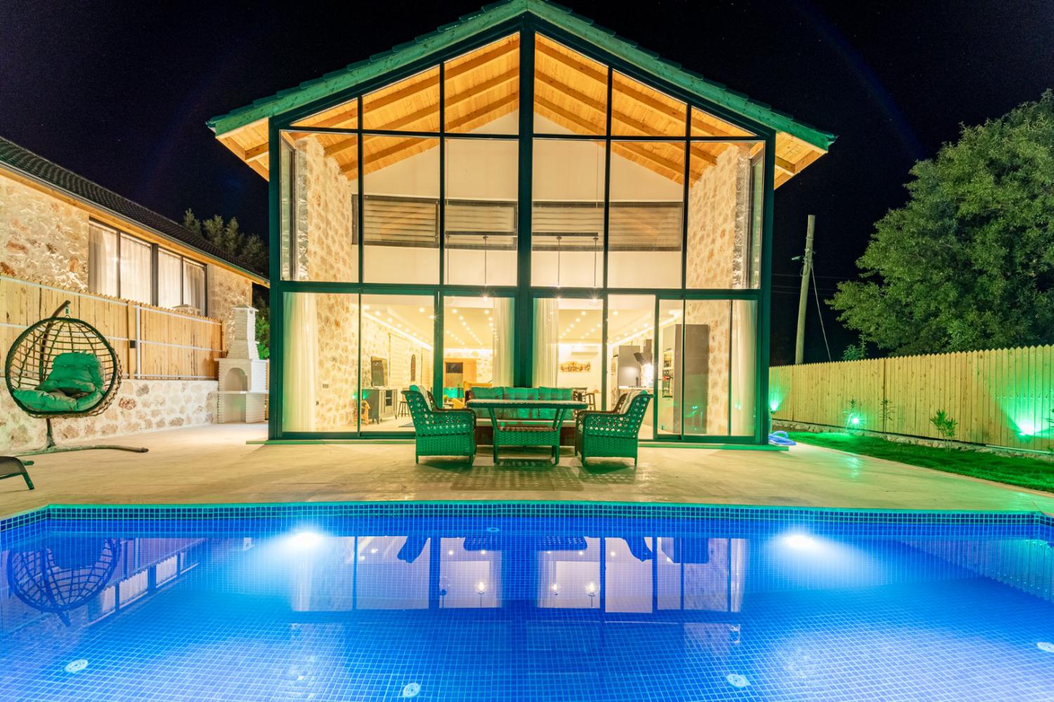 Villa Sirius Bezirgan,doğa içerisinde balayı çiftleri İçin uygun villalarımız arasında yer almaktadır.