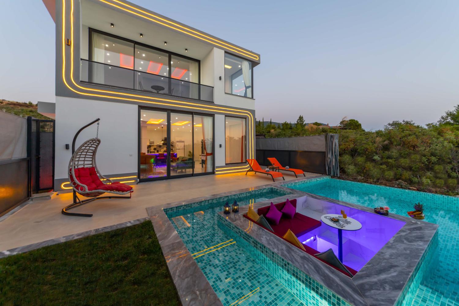 Villa Sisters, Kalkan Üzümlü bölgesinde bulunan tek yatak odalı/2 kişilik kiralık özel havuzlu villa