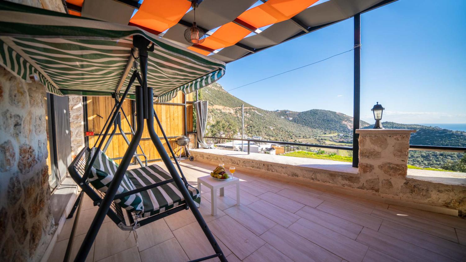 Villa Spring Kalkan' da bulun deniz manzaralı, muhafazakar, balayı villası