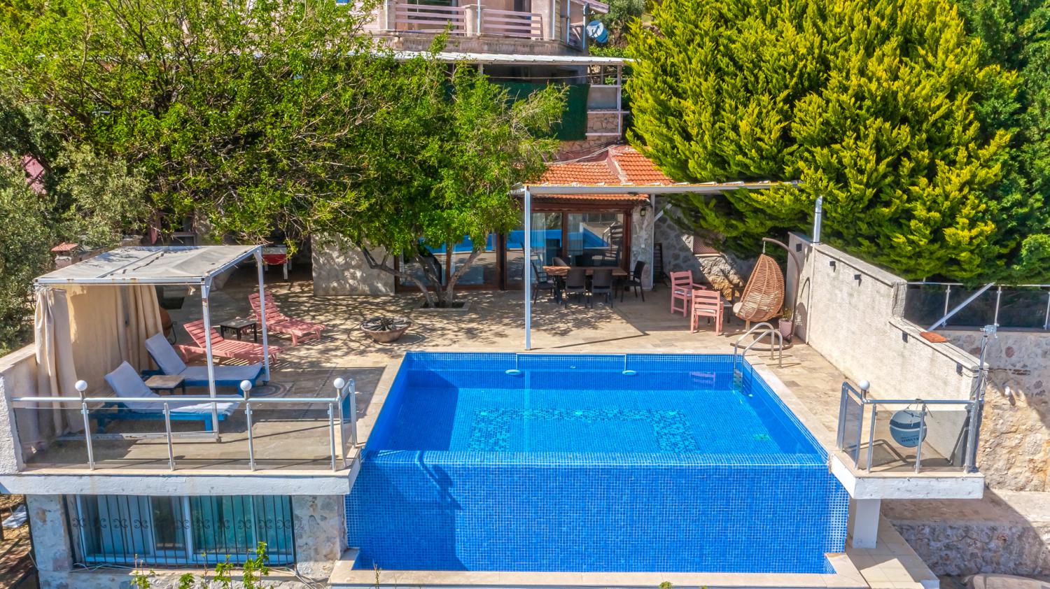 Villa Star Light 3 ; Muhafazakar Doğa İçerisinde Özel Havuzlu Kiralık Tatil Villası.