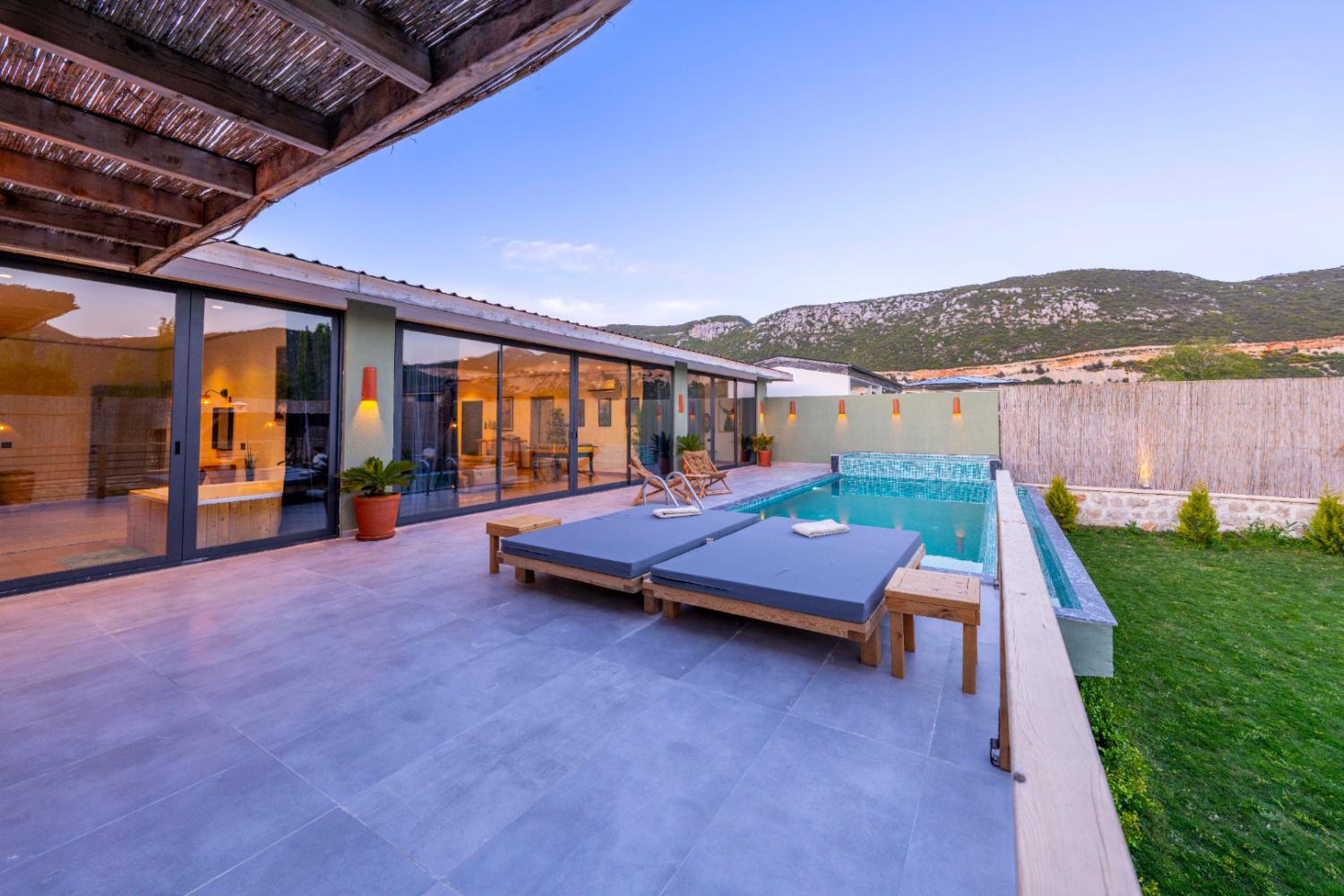 Villa Stay : Kalkan Bezirgan'da Muhafazakar doğa içerisinde Balayı Villası.