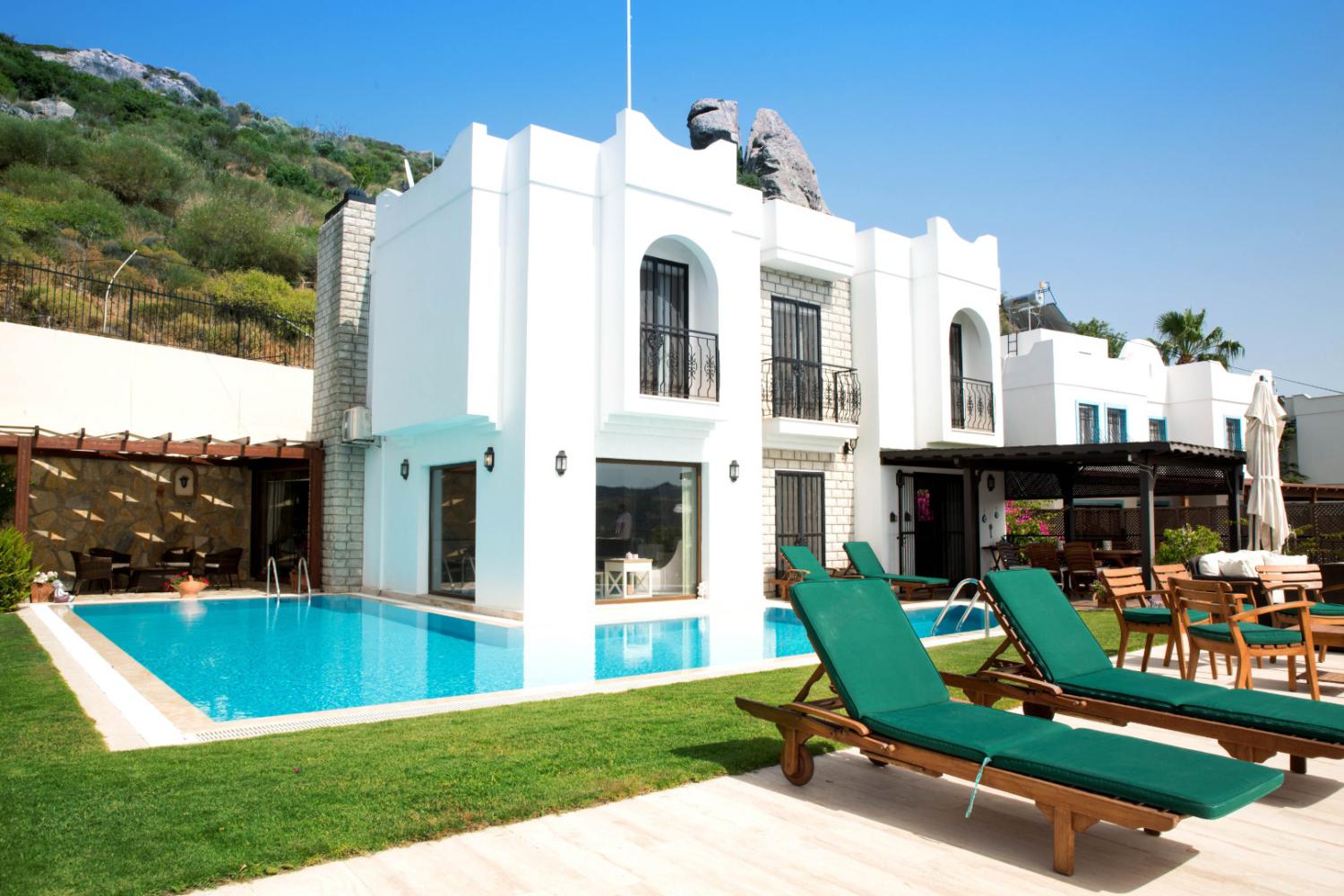Villa Style 4103, Bodrum'da (10) Kişilik Deniz Manzaralı Geniş Aile ve Arkadaş Villası
