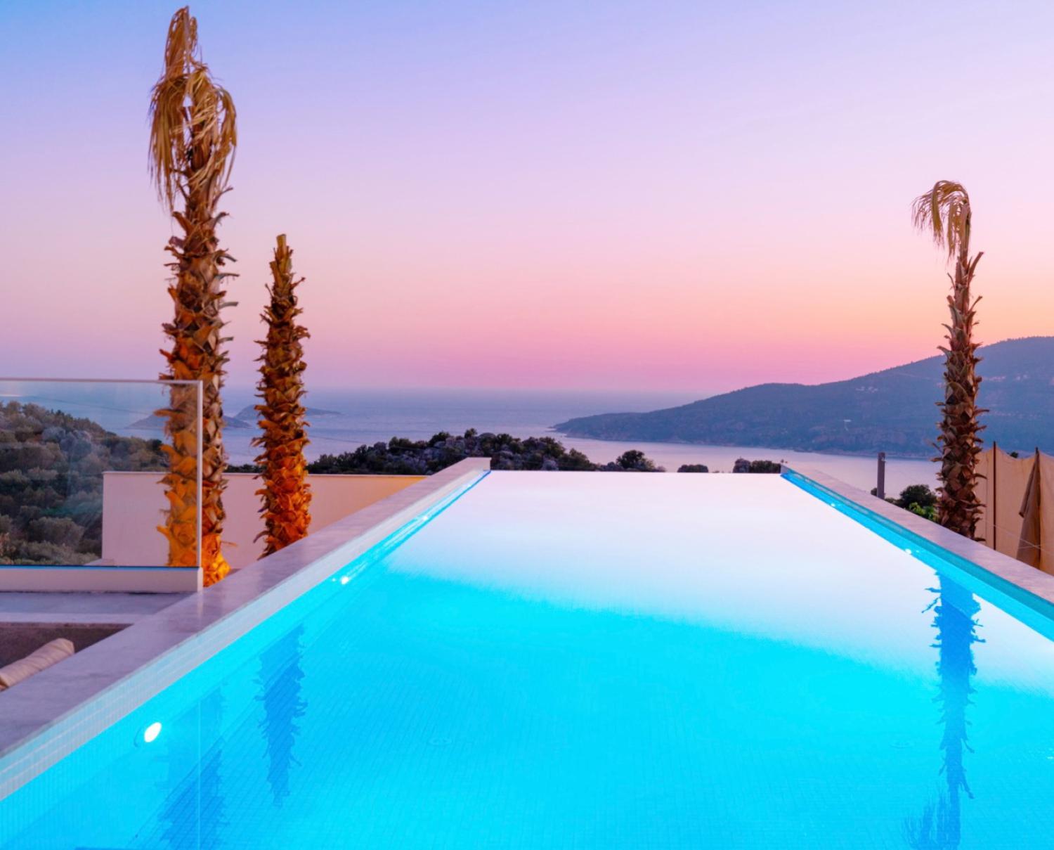 Villa Su Kalkan, Kalkan Kördere bölgesinde bulunan 3 yatak odalı, 6 kişilik kiralık lüks villa