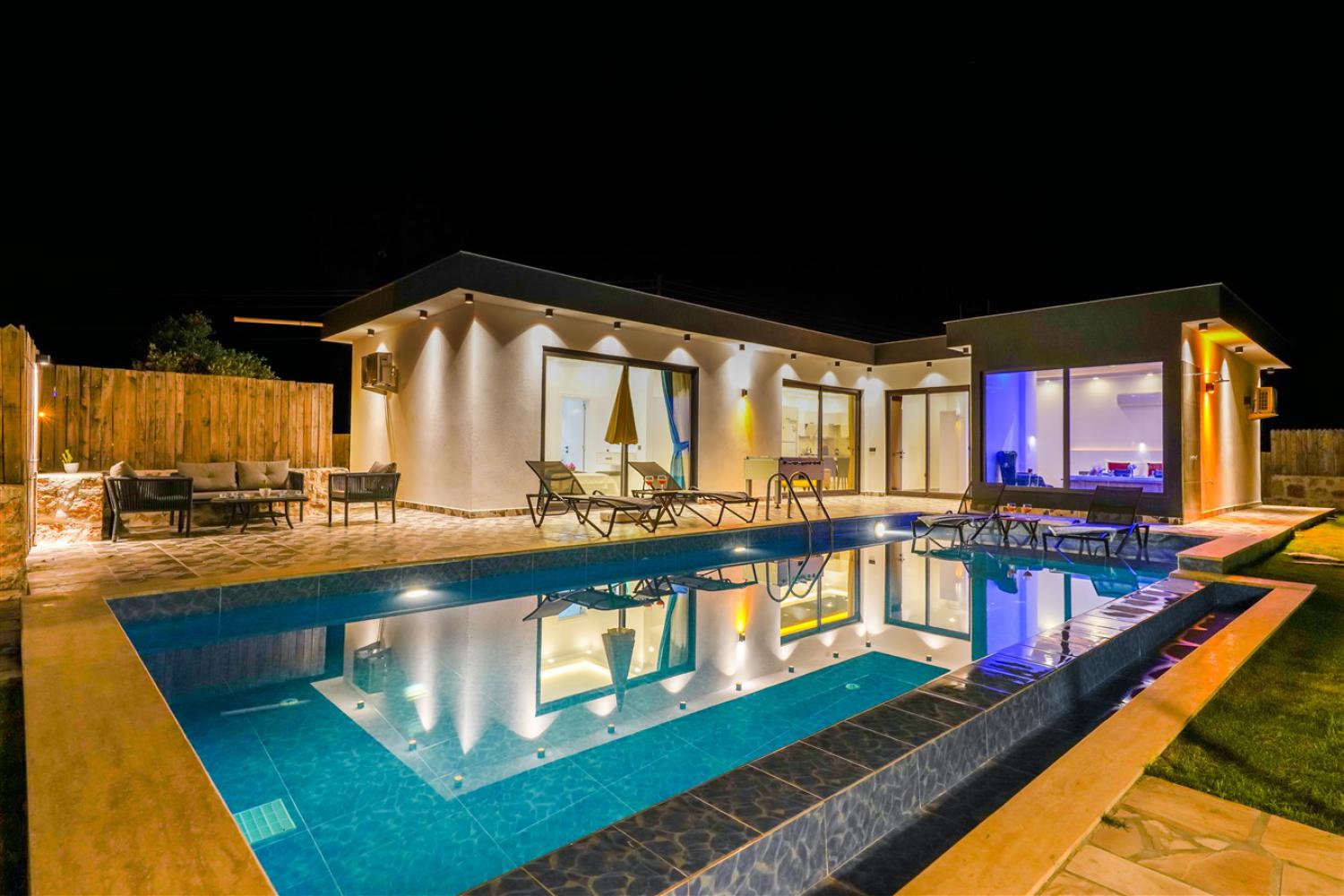 Villa Su Perisi; Kalkan Sarıbelen' de 2 yatak odalı 4 kişilik kiralık tatil villası