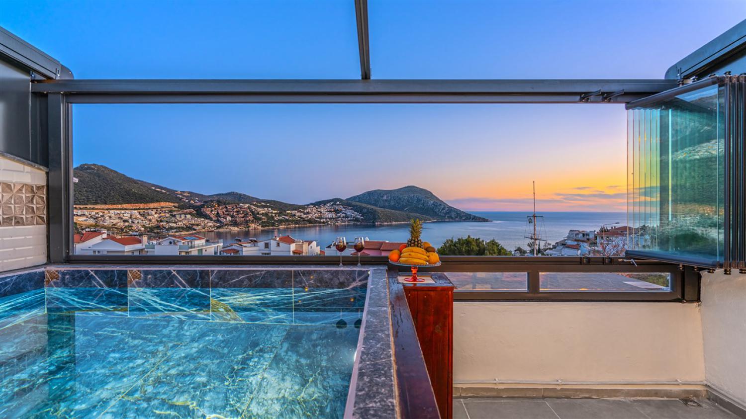 Villa Suit Manzara 2 (4) Kişilik Deniz Manzaralı Kiralık Aile ve Balayı Villası