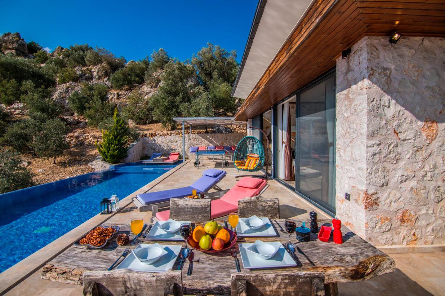 Villa Sultan Duo ; Kalkan İslamlar'da Muhafazakar Balayı Villası.