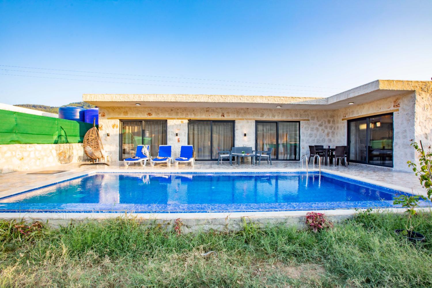 Villa Sunflower 3 ; Kalkan Sarıbelen bölgesinde yer alan 4  kişilik kiralık balayı villası