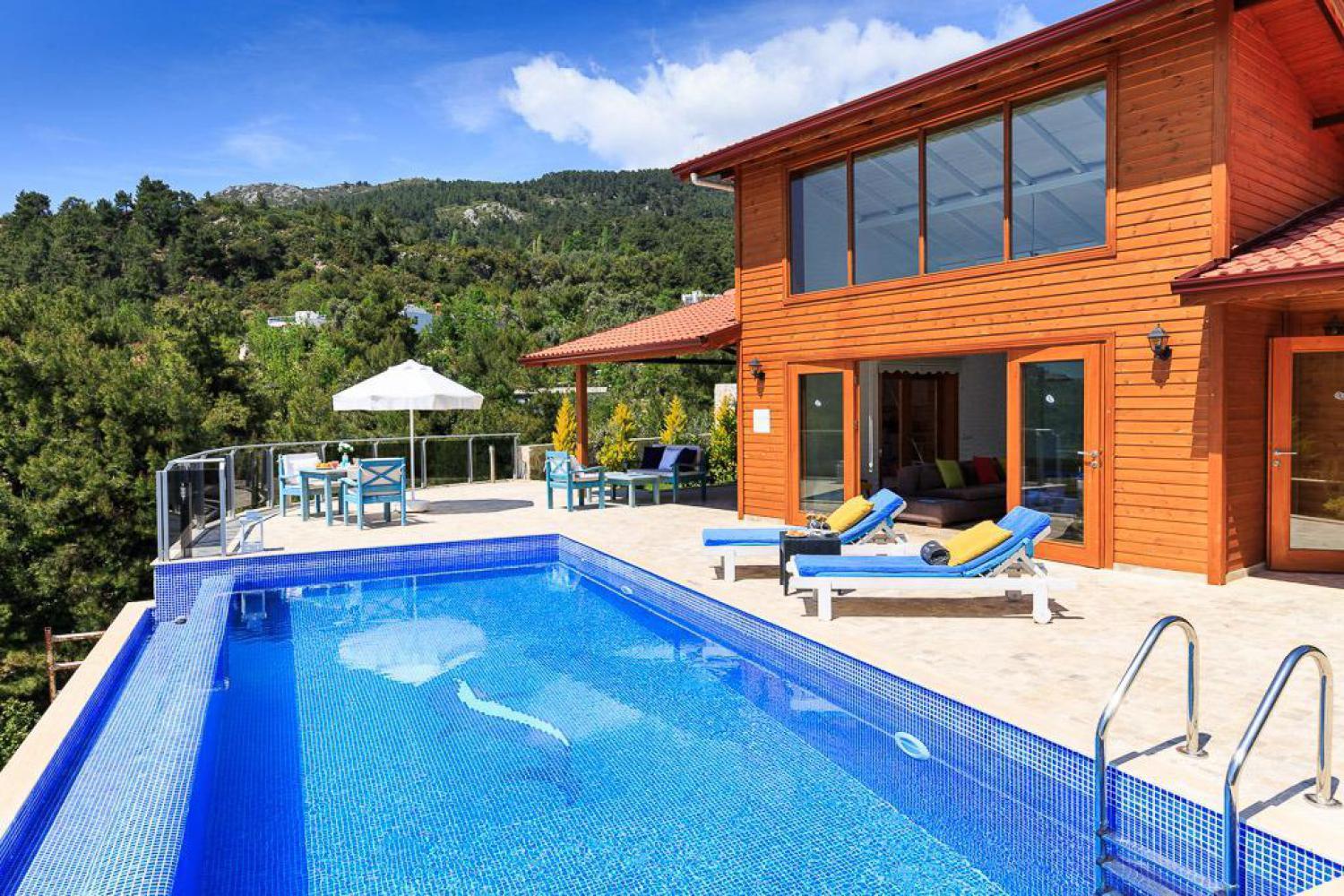 Villa Tepe Evi : Kalkan İslamlar'da Muhafazakar Doğa İçerisinde Balayı Villası
