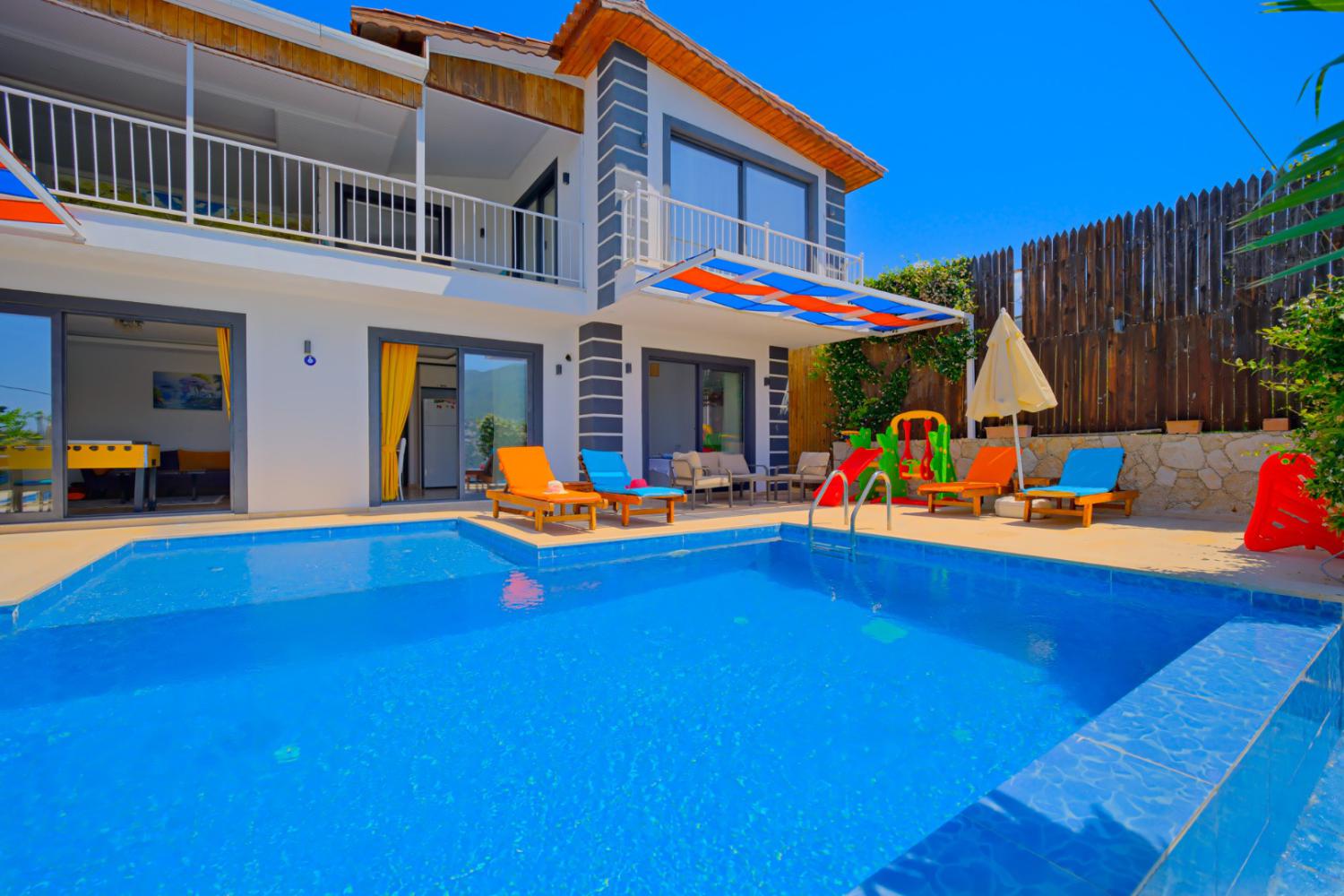 Villa Tepes Kalkan İslamlar' da 4 kişi kapasiteli kiralık villa