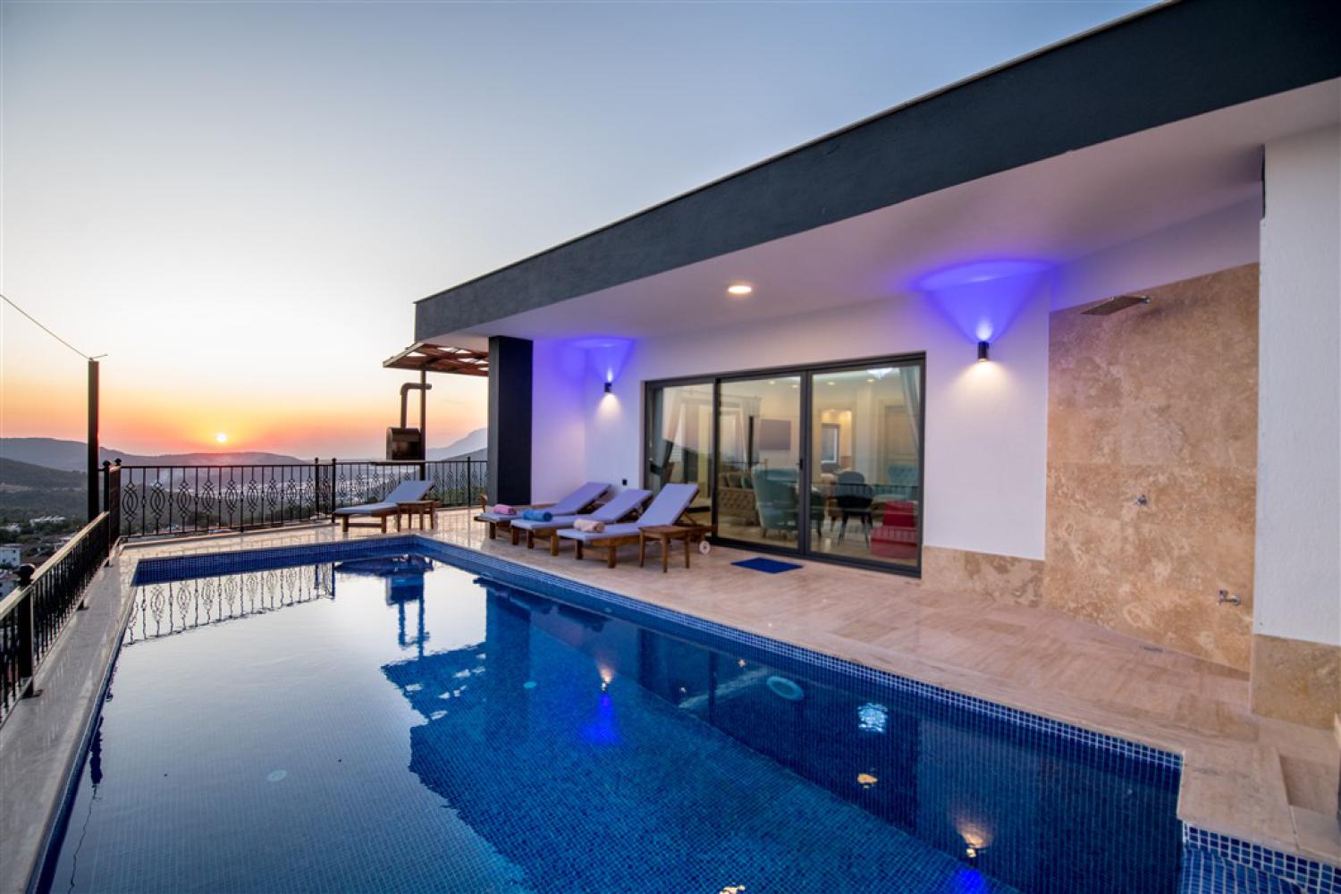 Villa Therapy, (5) Kişilik Deniz Manzaralı Kiralık Aile ve Balayı Villası