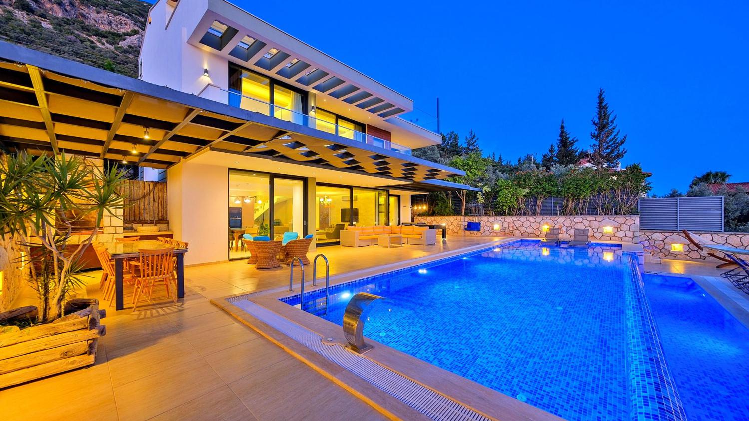 Villa Topçu Duo (10) Kişilik Muhafazakar Havuzlu Geniş Aile Villası