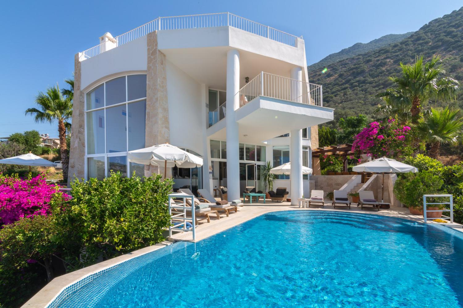 🏡 Villa Toros – Kalkan’da Sonsuzluk Havuzlu Lüks Tatil