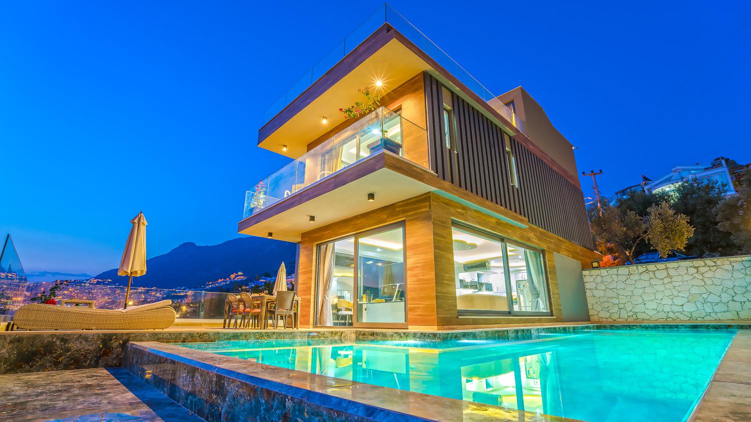 Villa Uğurlu Kışla ; Kalkan Kışla bölgesinde yer alan 8 kişilik villa