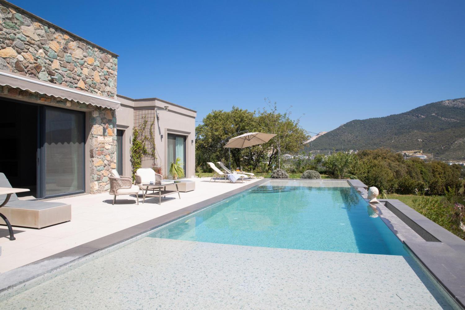 Villa Vg 4131 ; Bodrum Yakaköyde 6 kişilik Özel Havuzlu Tatil Villasıdır.
