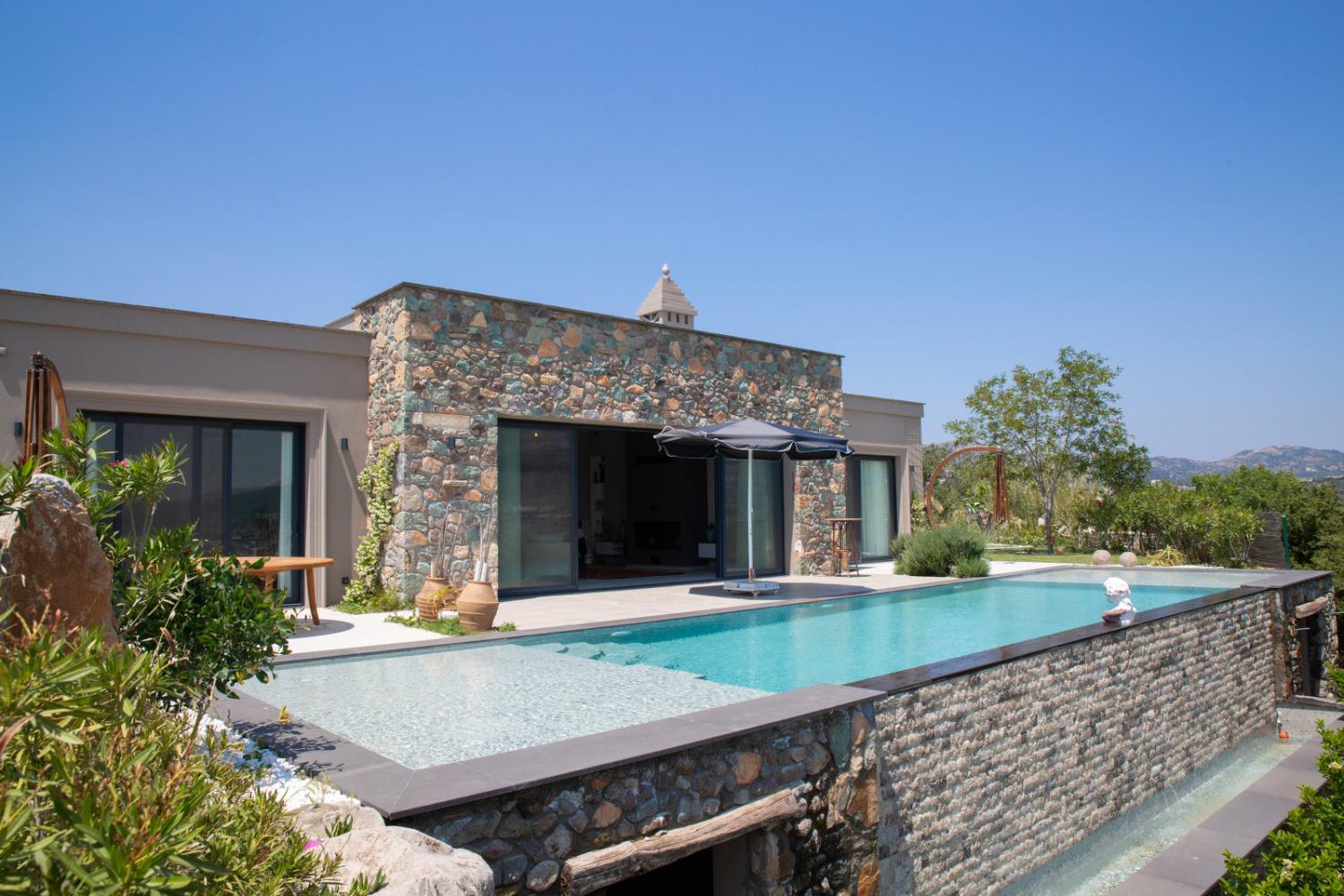 Villa Vg 4132 ; Bodrum Yakaköyde 6 kişilik Özel Havuzlu Tatil Villasıdır.