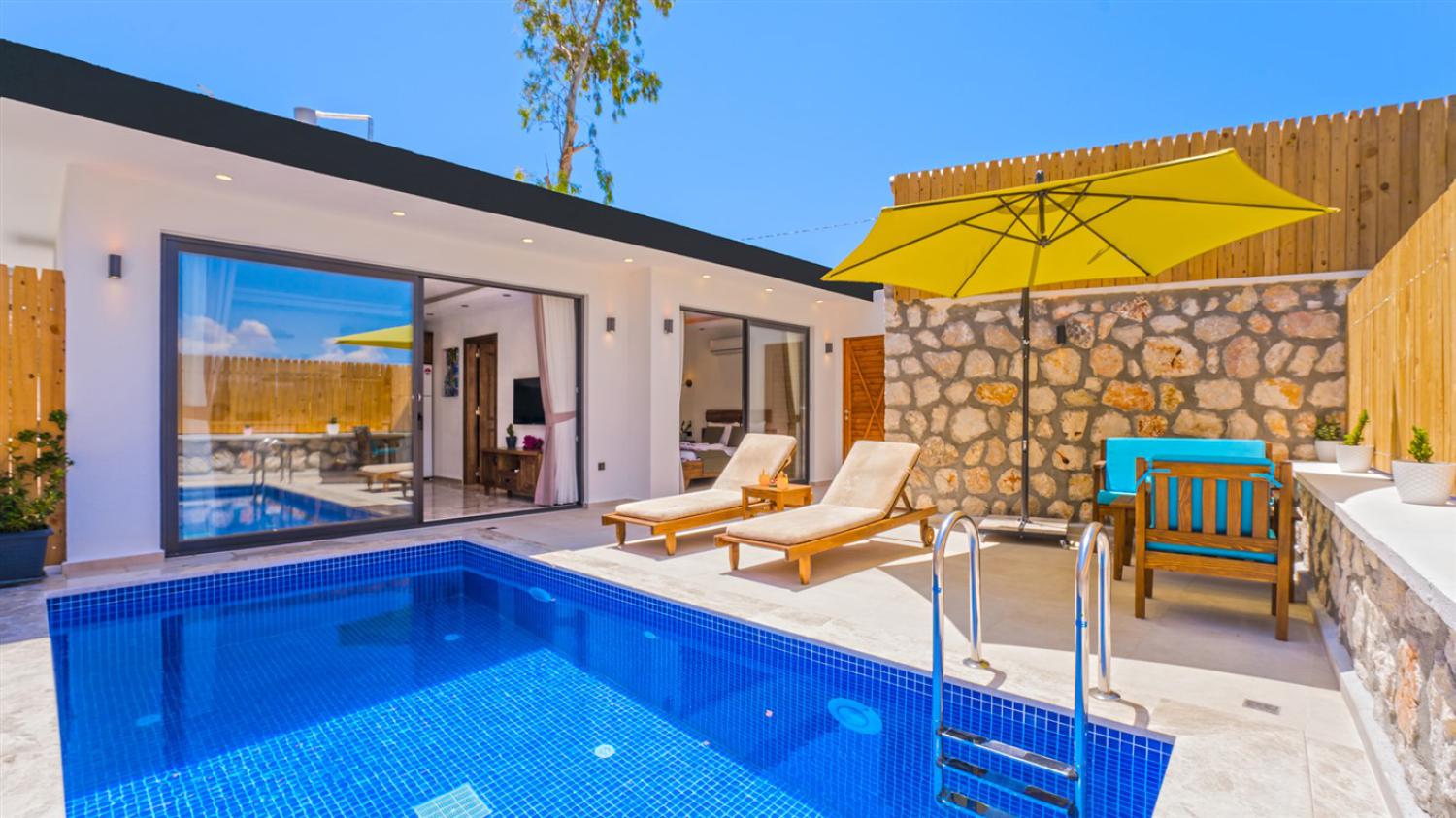 Villa Vivienda, Kalkan Kördere bölgesinde bulunan tek yatak odalı/2 kişilik kiralık özel havuzlu villa