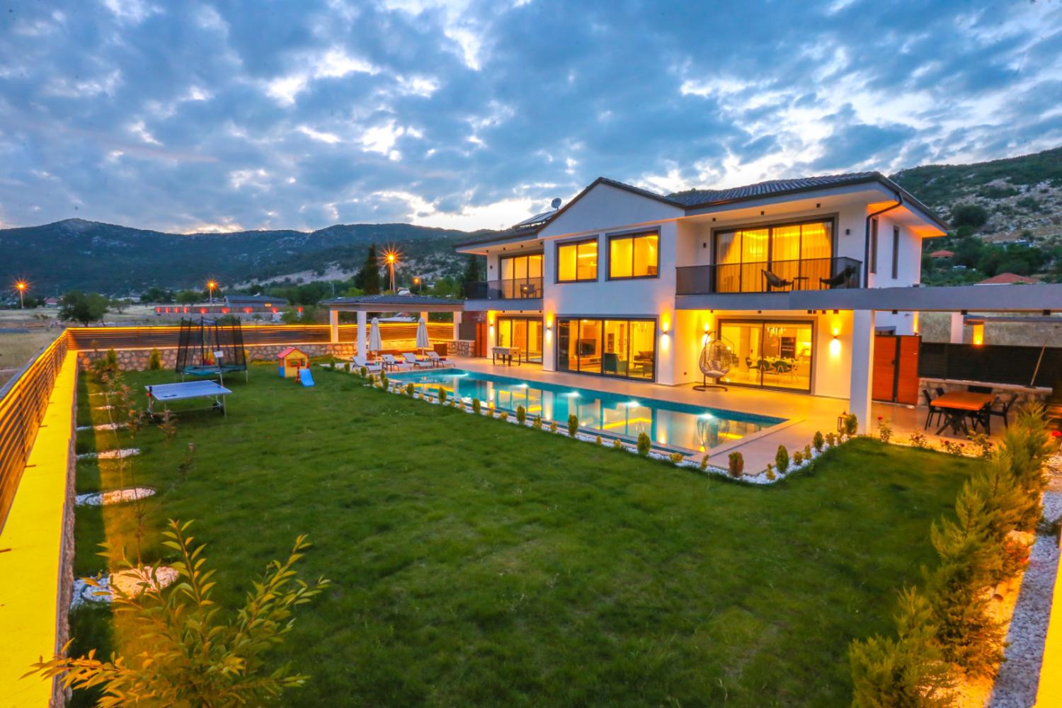 Villa White House Sarıbelen, Kalkan'da (4) Kişilik Muhafazakar Kiralık Tatil Villası