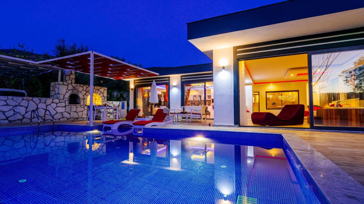 Villa Yağmur Üzümlü : Kalkan İslmalar'da 2 Kişilik Jakuzili Balayı Villası.