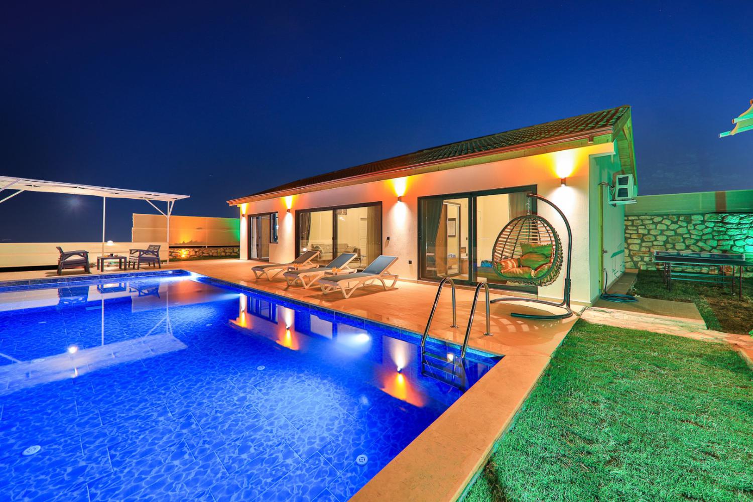 Villa Yaka, Kalkan Sarıbelen' de 2 yatak odalı ve 4 kişilik, lüks tasarıma sahip, kiralık villa