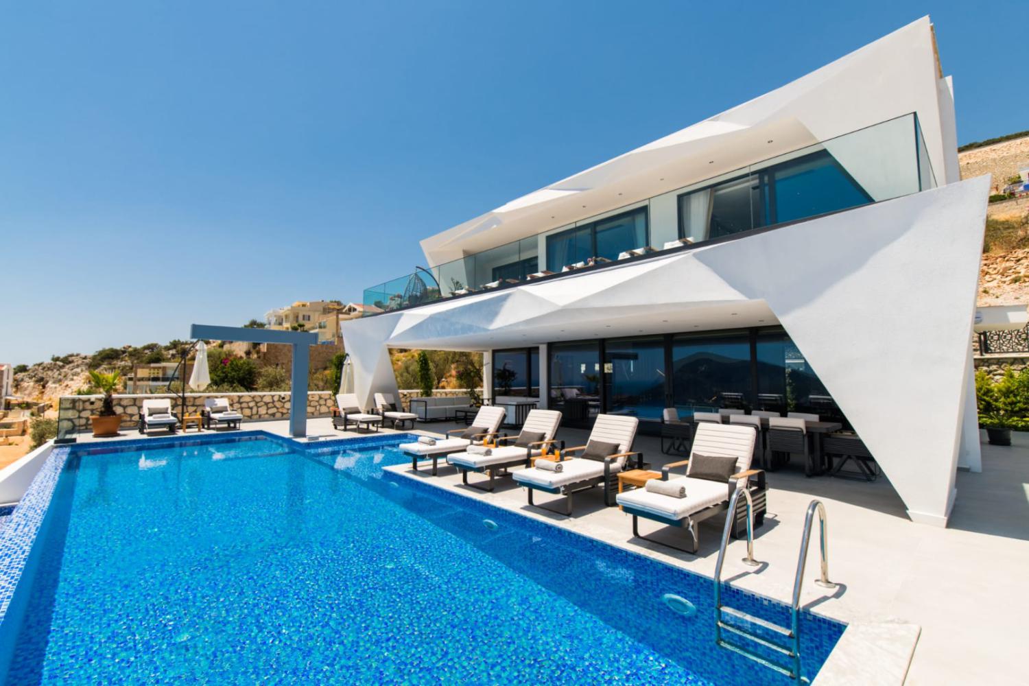 Villa Yana, Kalkan'da (8) Kişilik Lüks Tasarımlı ve Deniz Manzaralı Kiralık Villa