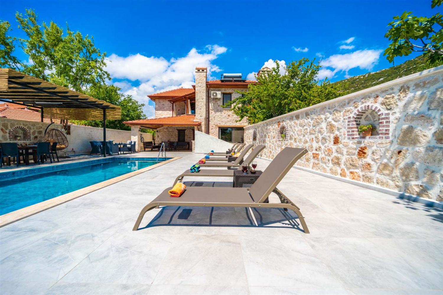 Villa Yanar ; Kalkan Bezirgan'da 6 kişilik Kiralık Tatil Villası.