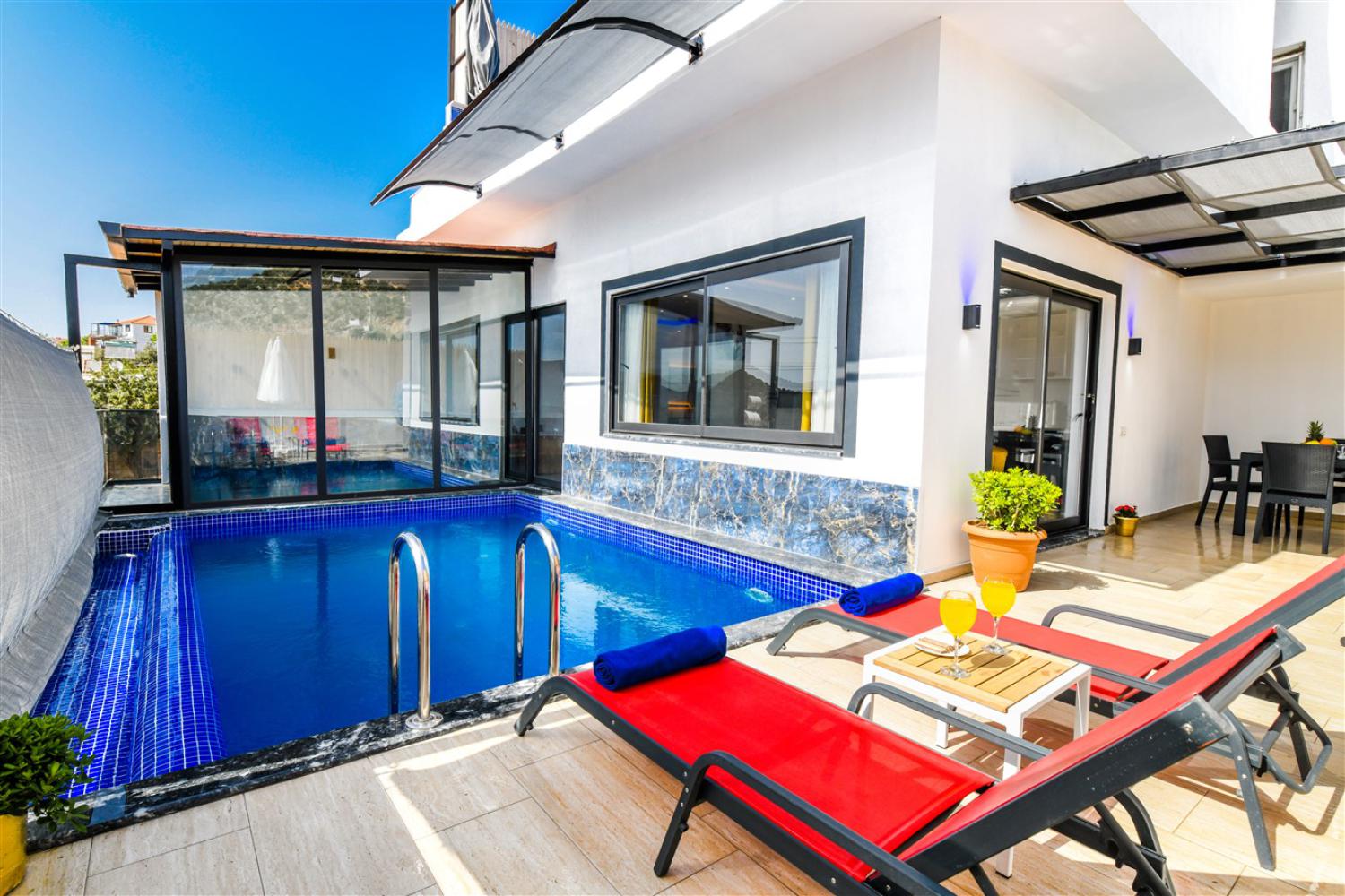 Villa Yaz 4 (2) Kişilik Havuzlu Muhafazakar Balayı Villası