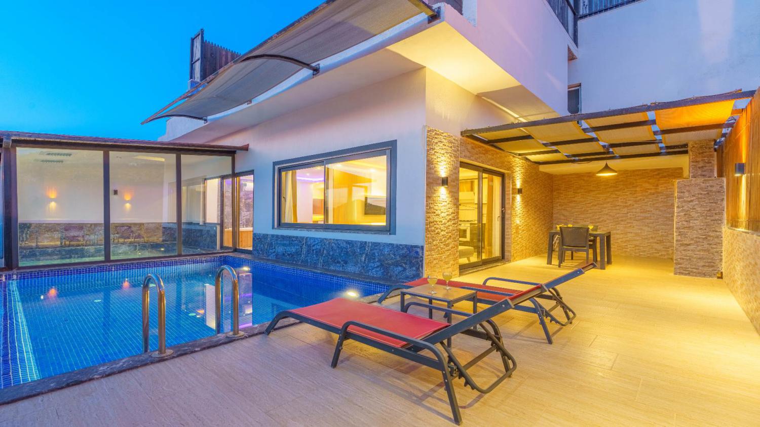 Villa Yaz 4 (2) Kişilik Havuzlu Muhafazakar Balayı Villası