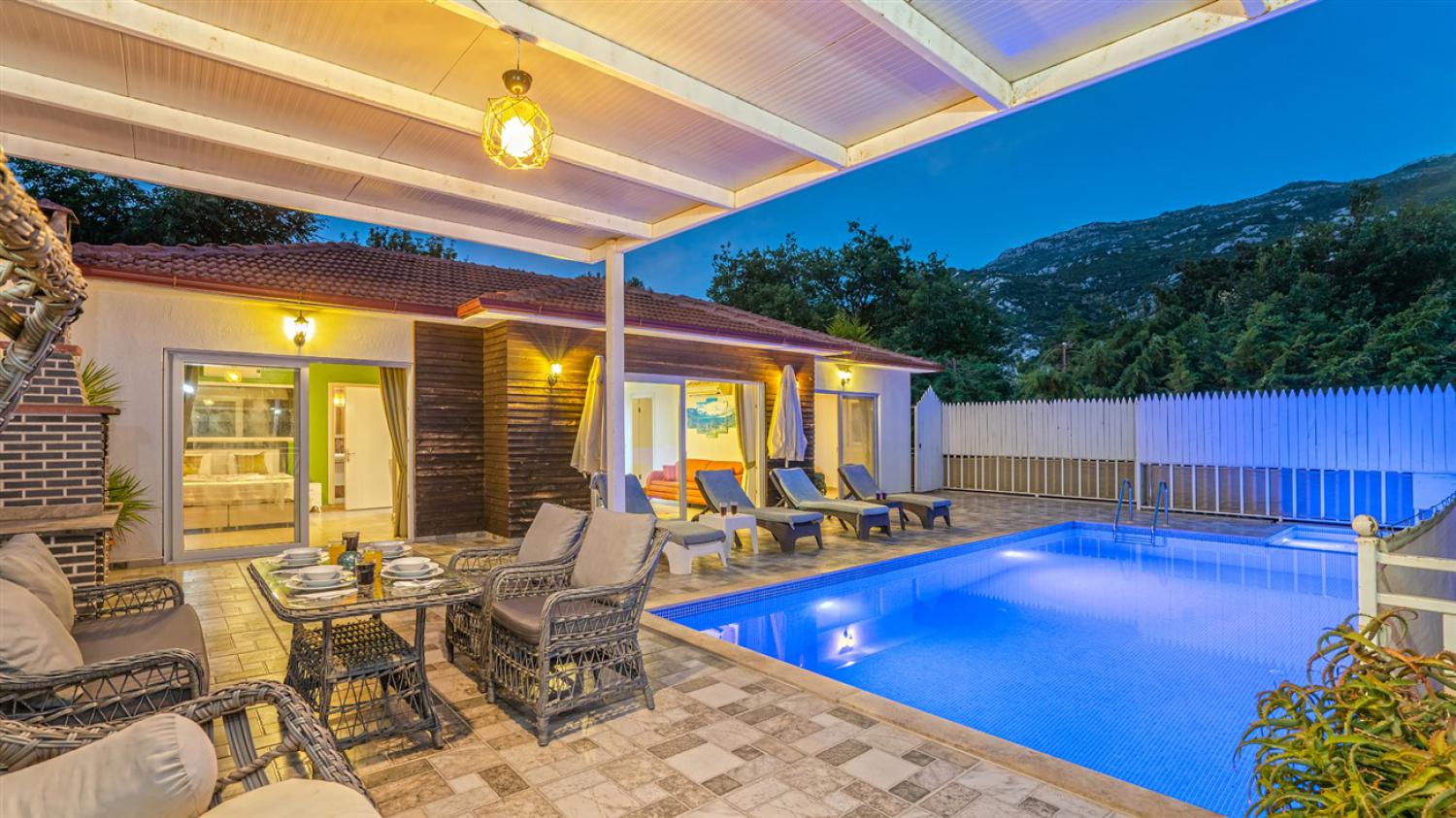 Villa Yeşil Ev, Kalkan İslamlar bölgesinde bulunan 2 yatak odalı/4 kişilik kiralık özel havuzlu villa