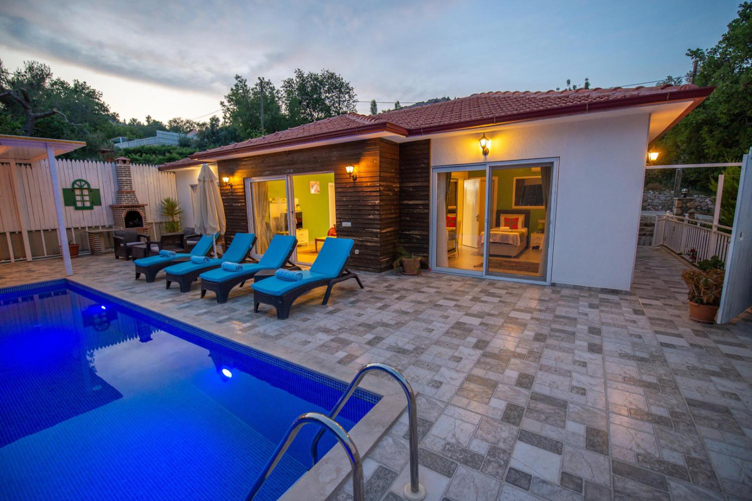 Villa Yeşil Ev, Kalkan İslamlar bölgesinde bulunan 2 yatak odalı/4 kişilik kiralık özel havuzlu villa