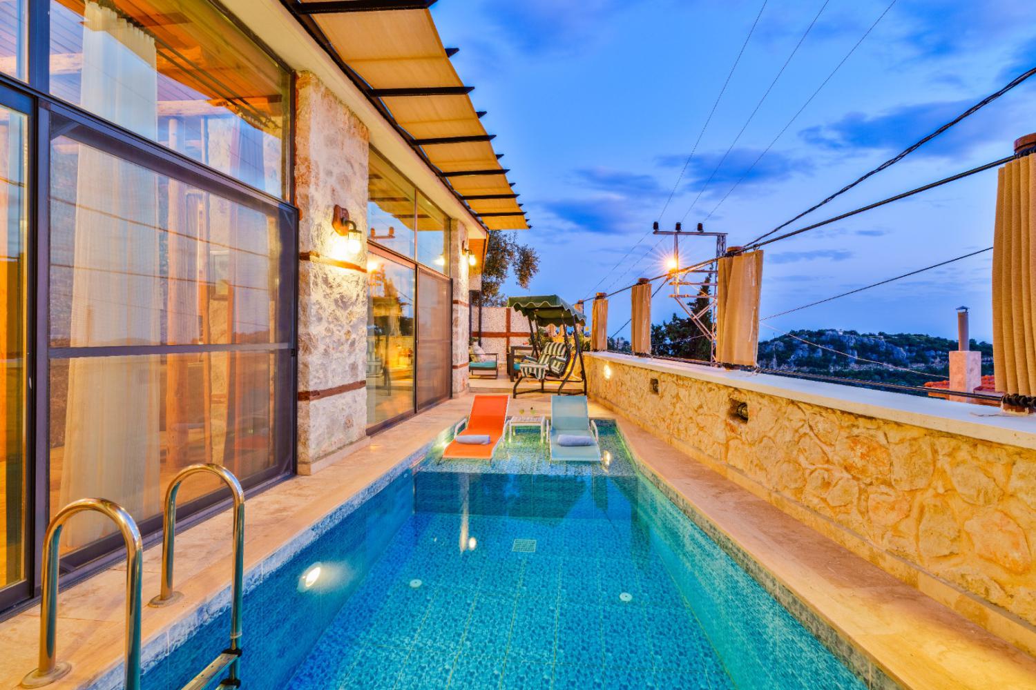 Villa Yöre;Kalkan Kördere Bölgesinde tek yatak odalı,2 kişilik kiralık balayı villası