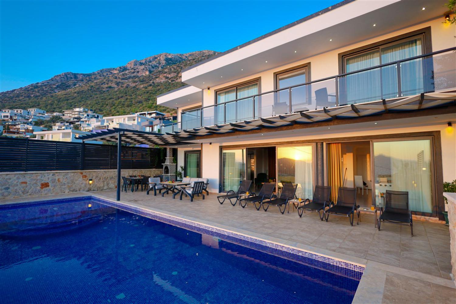 Villa Yusef (6) Kişilik Deniz Manzaralı Geniş Aile ve Arkadaş Villası