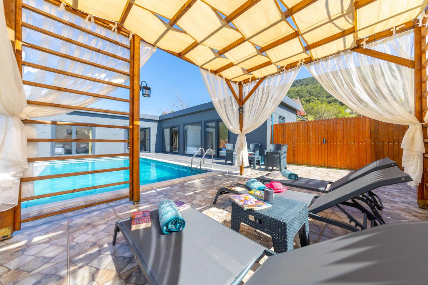 Villa Zemra, (4) Kişilik muhafazakar Kiralık  villa